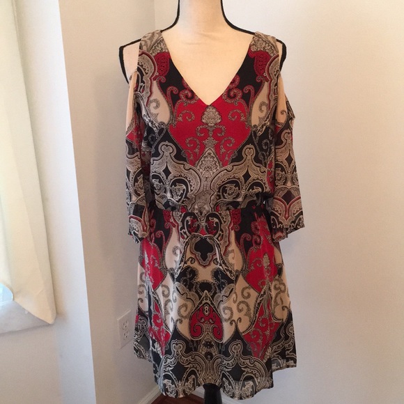 VENUS Dresses & Skirts - Venus medium cold shoulder dress